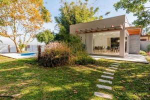 Casa com 278m², 4 dormitórios no bairro Tristeza em Porto Alegre para Alugar