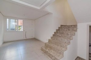 Casa com 278m², 4 dormitórios no bairro Tristeza em Porto Alegre para Alugar