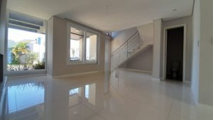 Casa com 200m², 2 dormitórios no bairro Hípica em Porto Alegre para Alugar