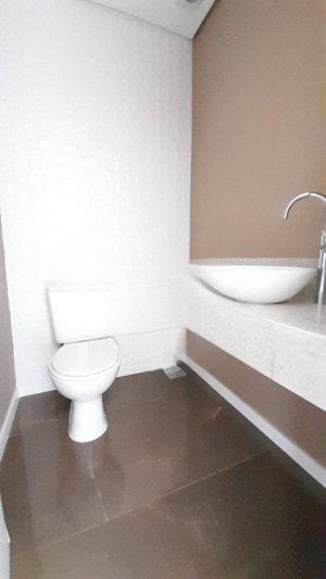 Casa com 200m², 2 dormitórios no bairro Hípica em Porto Alegre para Alugar