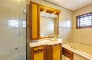 Casa com 269m², 4 dormitórios no bairro Vila Jardim em Porto Alegre para Alugar