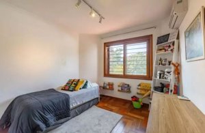 Casa com 269m², 4 dormitórios no bairro Vila Jardim em Porto Alegre para Alugar