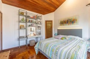 Casa com 269m², 4 dormitórios no bairro Vila Jardim em Porto Alegre para Alugar