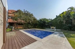 Casa com 269m², 4 dormitórios no bairro Vila Jardim em Porto Alegre para Alugar