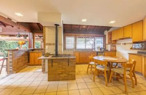 Casa com 269m², 4 dormitórios no bairro Vila Jardim em Porto Alegre para Alugar