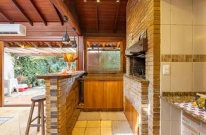 Casa com 269m², 4 dormitórios no bairro Vila Jardim em Porto Alegre para Alugar