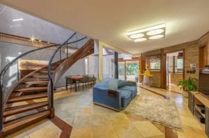 Casa com 269m², 4 dormitórios no bairro Vila Jardim em Porto Alegre para Alugar