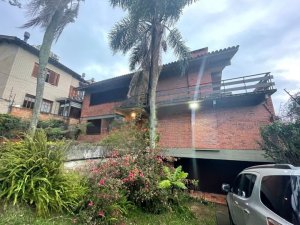 Casa com 230m², 3 dormitórios no bairro Santa Tereza em Porto Alegre para Alugar