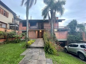 Casa com 230m², 3 dormitórios no bairro Santa Tereza em Porto Alegre para Alugar