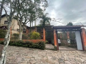 Casa com 230m², 3 dormitórios no bairro Santa Tereza em Porto Alegre para Alugar