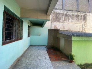 Casa com 150m², 3 dormitórios no bairro Partenon em Porto Alegre para Alugar
