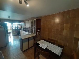 Casa com 200m², 4 dormitórios no bairro Santo Antonio em Porto Alegre para Alugar
