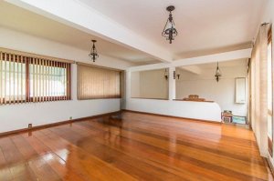 Casa com 800m², 5 dormitórios no bairro Partenon em Porto Alegre para Alugar