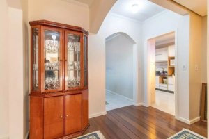 Casa com 248m², 4 dormitórios no bairro Partenon em Porto Alegre para Alugar