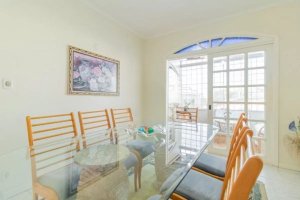 Casa com 248m², 4 dormitórios no bairro Partenon em Porto Alegre para Alugar