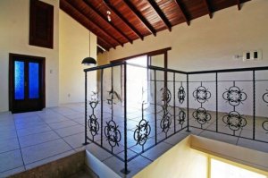 Casa com 252m², 4 dormitórios no bairro Santo Antonio em Porto Alegre para Alugar