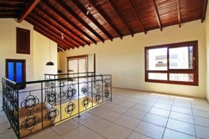 Casa com 252m², 4 dormitórios no bairro Santo Antonio em Porto Alegre para Alugar