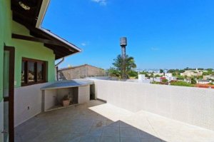Casa com 252m², 4 dormitórios no bairro Santo Antonio em Porto Alegre para Alugar
