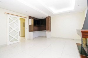 Casa com 252m², 4 dormitórios no bairro Santo Antonio em Porto Alegre para Alugar