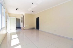 Casa com 252m², 4 dormitórios no bairro Santo Antonio em Porto Alegre para Alugar