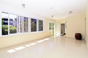 Casa com 252m², 4 dormitórios no bairro Santo Antonio em Porto Alegre para Alugar