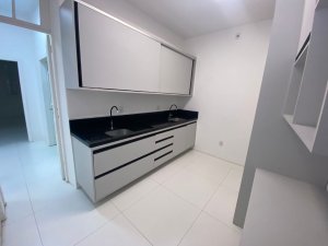 Casa comercial com 250m² no bairro Moinhos de Vento em Porto Alegre para Alugar