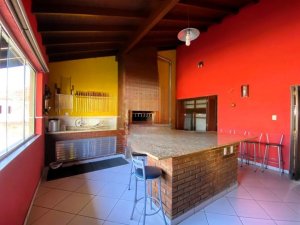 Casa com 280m², 2 dormitórios no bairro Navegantes em Porto Alegre para Alugar