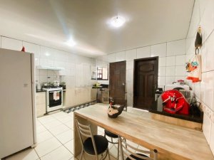 Casa com 280m², 2 dormitórios no bairro Navegantes em Porto Alegre para Alugar