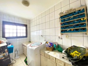 Casa com 280m², 2 dormitórios no bairro Navegantes em Porto Alegre para Alugar