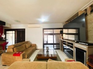 Casa com 280m², 2 dormitórios no bairro Navegantes em Porto Alegre para Alugar