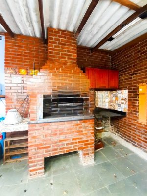 Casa com 210m², 3 dormitórios no bairro Auxiliadora em Porto Alegre para Alugar