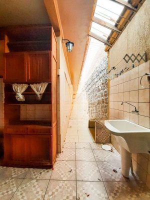 Casa com 210m², 3 dormitórios no bairro Auxiliadora em Porto Alegre para Alugar