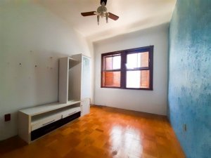 Casa com 210m², 3 dormitórios no bairro Auxiliadora em Porto Alegre para Alugar