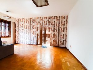 Casa com 210m², 3 dormitórios no bairro Auxiliadora em Porto Alegre para Alugar