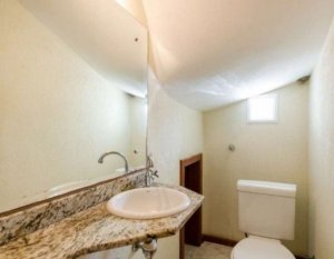 Casa com 290m², 4 dormitórios no bairro Camaquã em Porto Alegre para Alugar