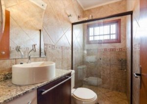 Casa com 290m², 4 dormitórios no bairro Camaquã em Porto Alegre para Alugar