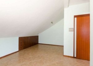 Casa com 290m², 4 dormitórios no bairro Camaquã em Porto Alegre para Alugar