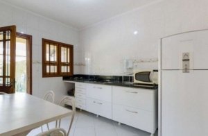 Casa com 290m², 4 dormitórios no bairro Camaquã em Porto Alegre para Alugar