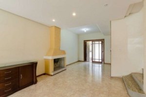 Casa com 290m², 4 dormitórios no bairro Camaquã em Porto Alegre para Alugar