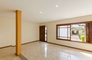 Casa com 290m², 4 dormitórios no bairro Camaquã em Porto Alegre para Alugar