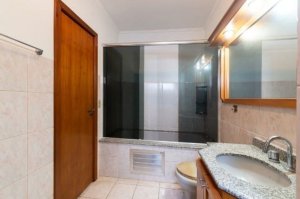 Casa com 174m², 3 dormitórios no bairro Cristal em Porto Alegre para Alugar