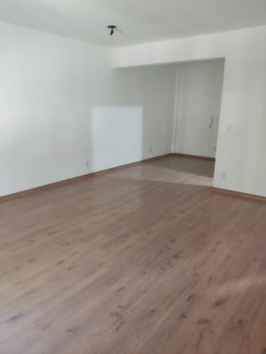 Salas/Conjuntos com 40m² no bairro Navegantes em Porto Alegre para Alugar