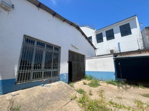 Loja com 1.200m² no bairro Floresta em Porto Alegre para Alugar