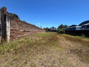 Loja com 1.200m² no bairro Floresta em Porto Alegre para Alugar