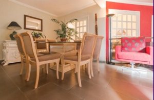 Casa com 290m², 4 dormitórios no bairro Espirito Santo em Porto Alegre para Alugar