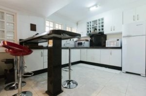 Casa com 290m², 4 dormitórios no bairro Espirito Santo em Porto Alegre para Alugar