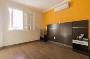 Casa com 290m², 4 dormitórios no bairro Espirito Santo em Porto Alegre para Alugar