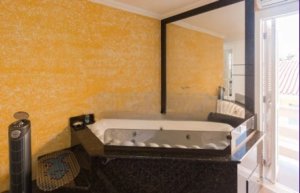 Casa com 290m², 4 dormitórios no bairro Espirito Santo em Porto Alegre para Alugar