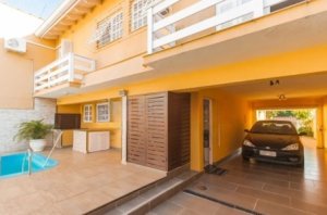 Casa com 290m², 4 dormitórios no bairro Espirito Santo em Porto Alegre para Alugar