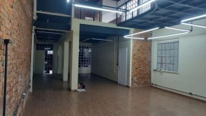 Casa Comercial com 495m² no bairro Navegantes em Porto Alegre para Alugar